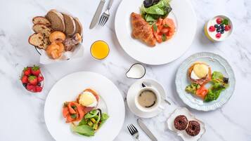 Daily buffet breakfast (HKD 275.00 per person)
