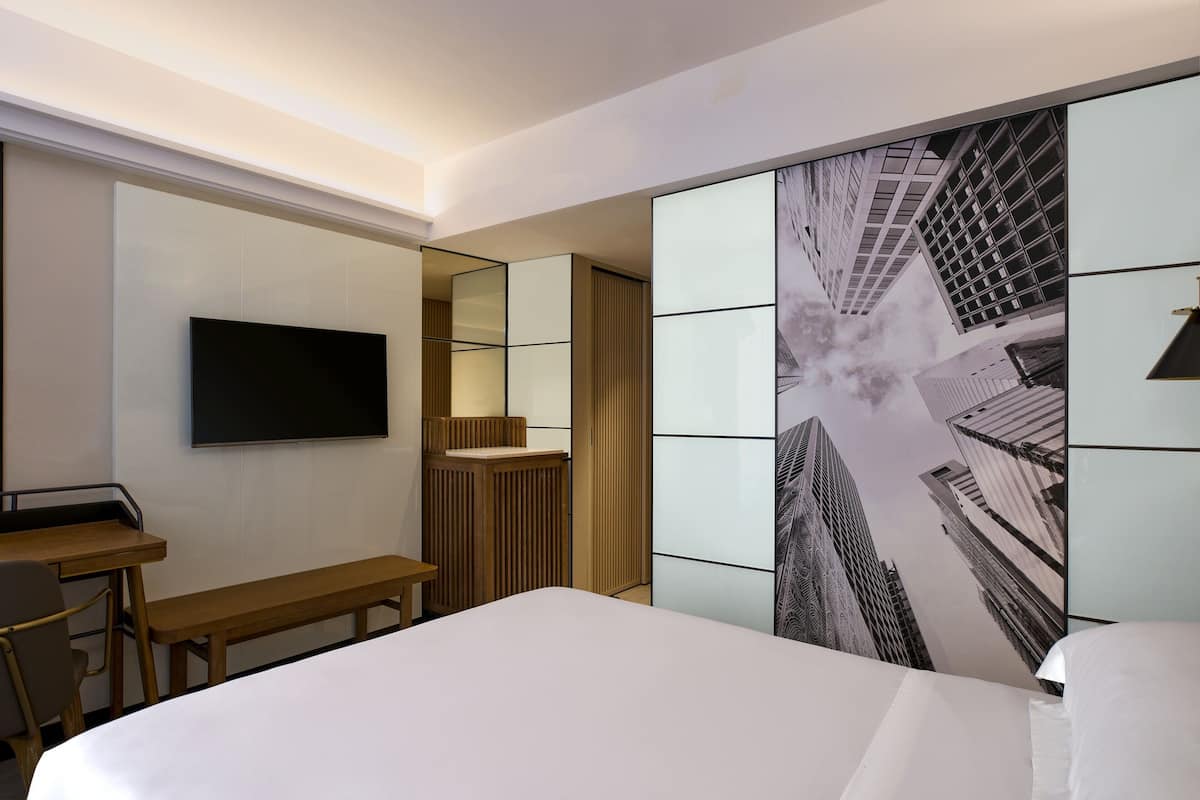 1 bedroom, premium bedding, in-room safe, laptop workspace