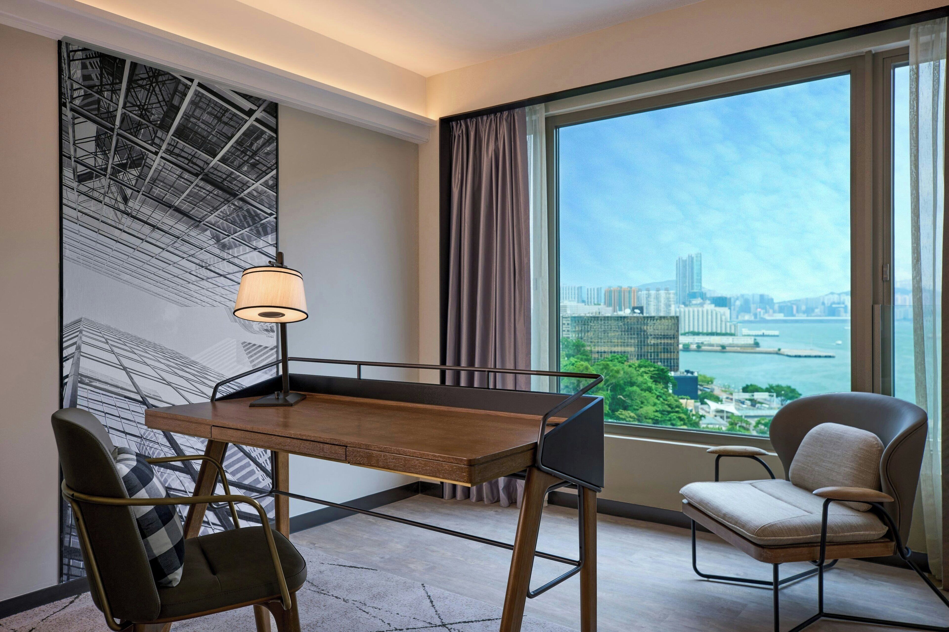 高档床上用品、客房内保险箱、笔记本电脑工作区、遮光窗帘