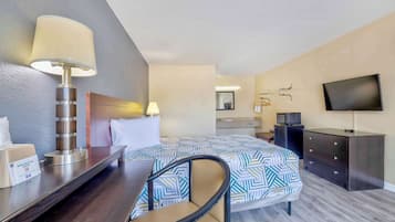 Standard Room, 1 Queen Bed, Non Smoking, Refrigerator & Microwave