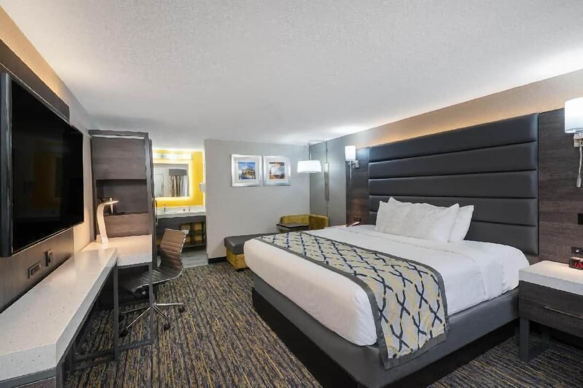 Down comforters, pillowtop beds, desk, laptop workspace