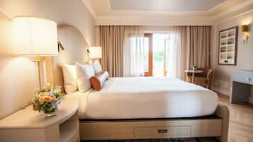 Deluxe Room, 1 Queen Bed, Harbor View | Premium bedding, down comforters, pillowtop beds, minibar