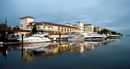 Delamar Greenwich Harbor