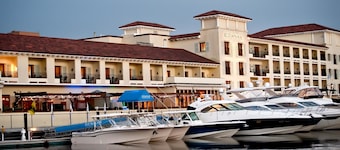 Delamar Greenwich Harbor
