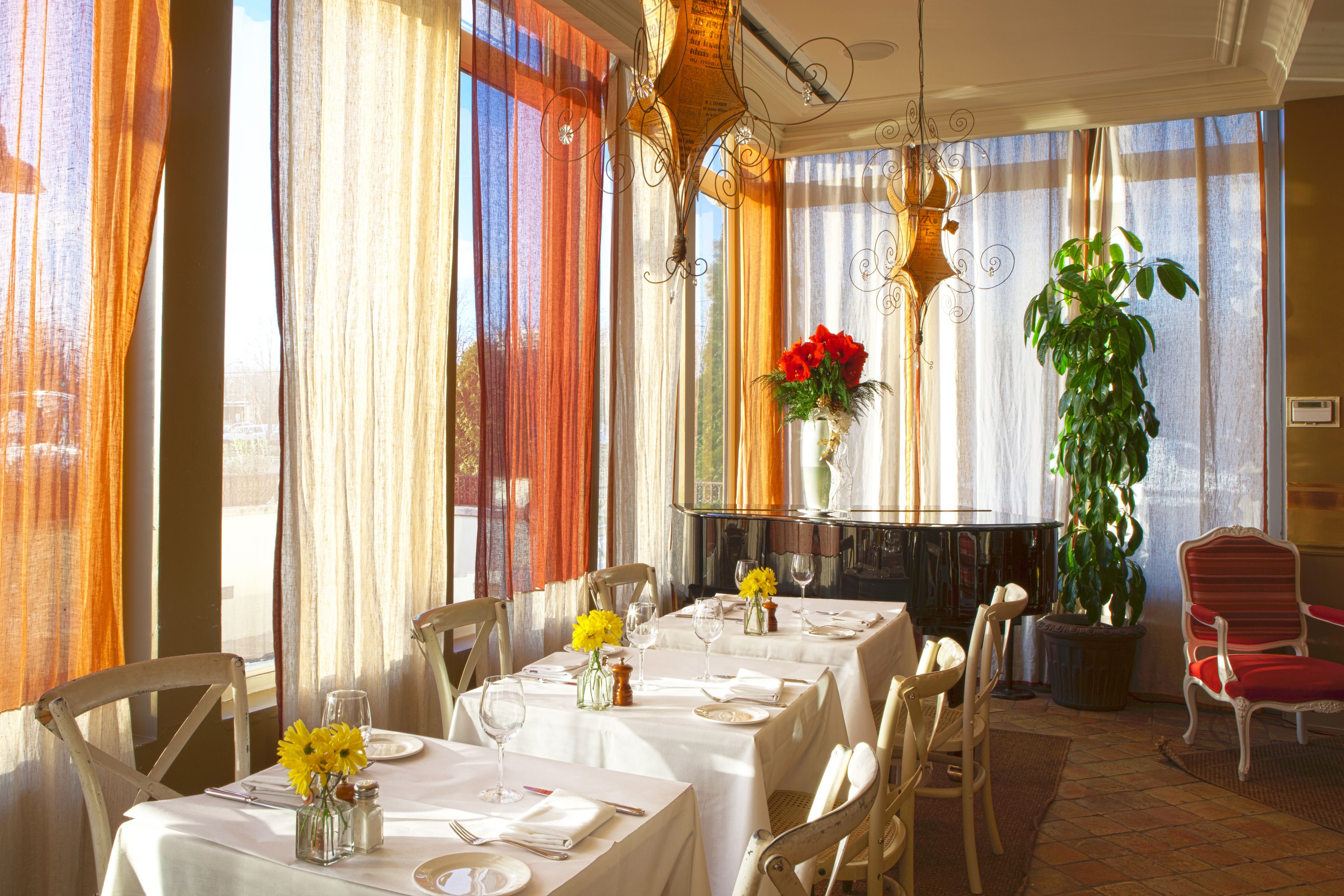 daily cooked-to-order breakfast for a fee