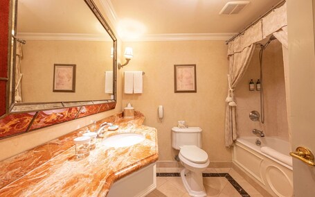 Delamar Greenwich Harbor - Image 7