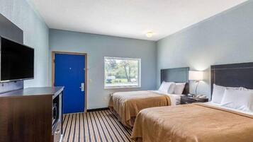 Een bureau, een strijkplank/strijkijzer, babybedden (toeslag)