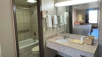 Artículos de higiene personal gratuitos, secador de pelo y toallas