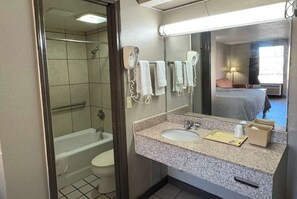Free toiletries, hair dryer, towels - American Inn by Hotel O Selma US 80 (Ludington)