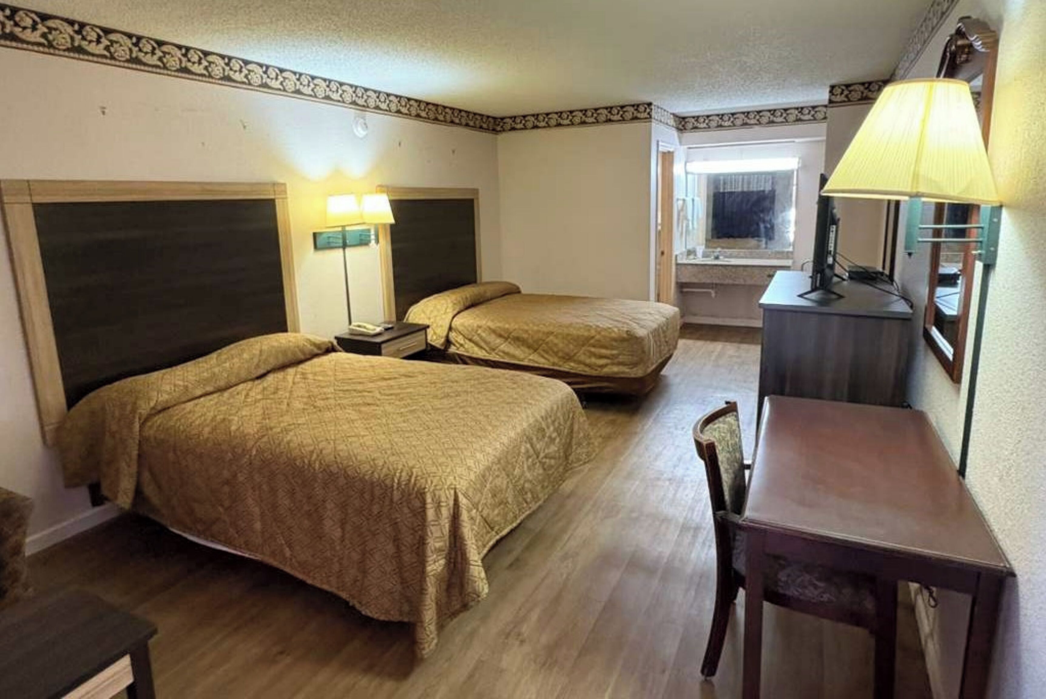 Työpöytä, silitysrauta/-lauta, ilmainen Wi-Fi, vuodevaatteet