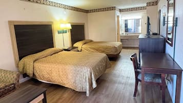 Escritorio, tabla de planchar con plancha, wifi gratis y ropa de cama