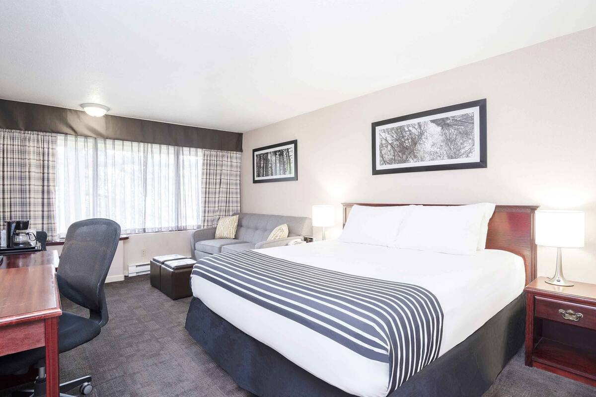 In-room safe, desk, laptop workspace, blackout drapes