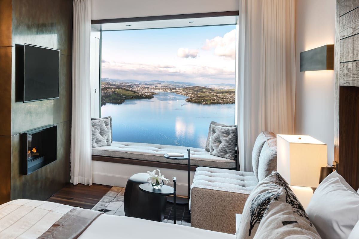 contemporary lake view bay suite with spa access | view from room