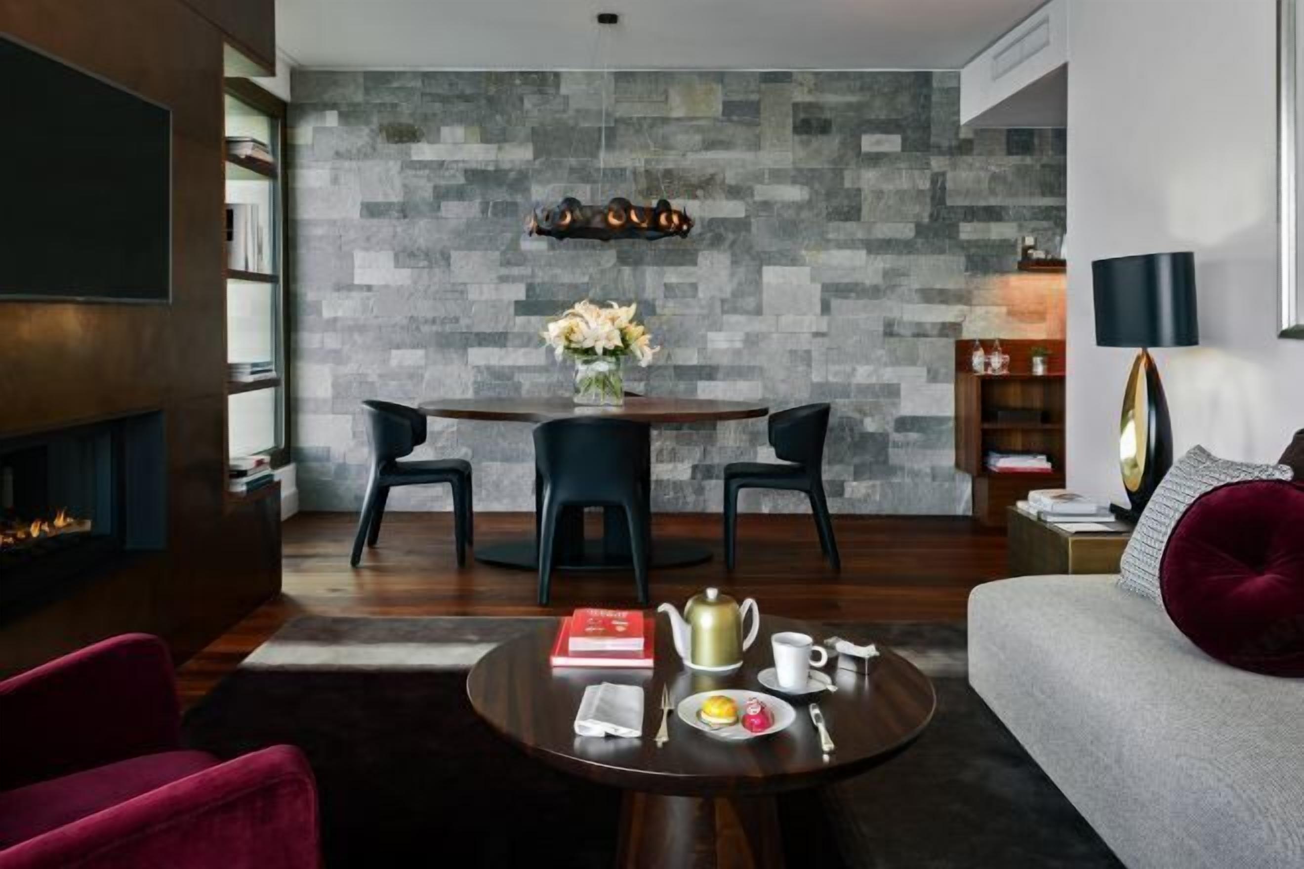 Living area | Flat-screen TV