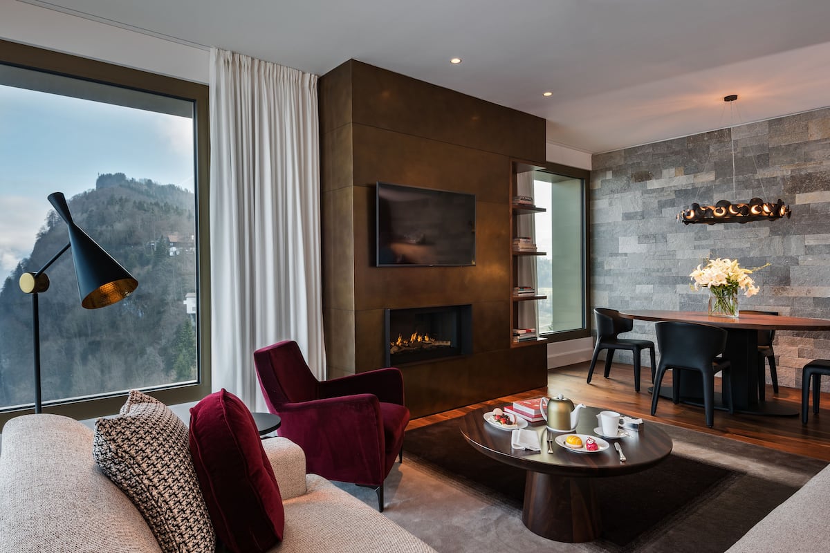 Contemporary Lake view Premium Suite with Spa Access