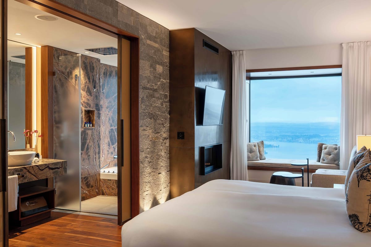 contemporary lake view bay suite with spa access | frette italian sheets, hypo-allergenic bedding, free minibar