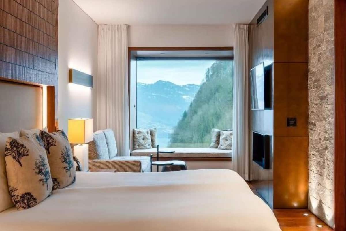 Frette Italian sheets, hypo-allergenic bedding, free minibar