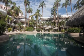 2 outdoor pools