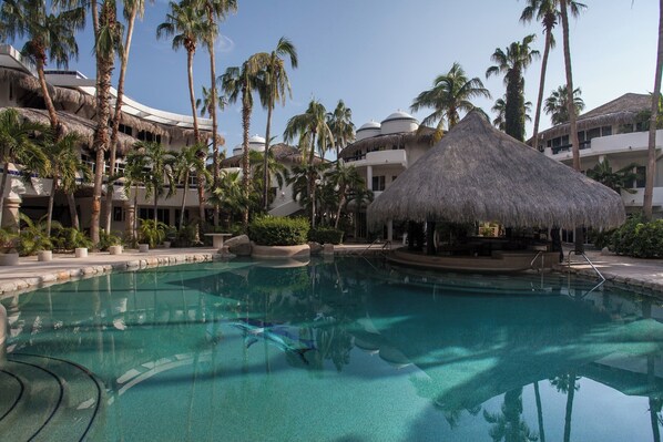 2 outdoor pools