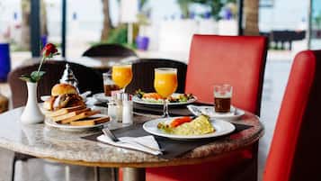 Colazione a buffet inclusa, servita tutte le mattine