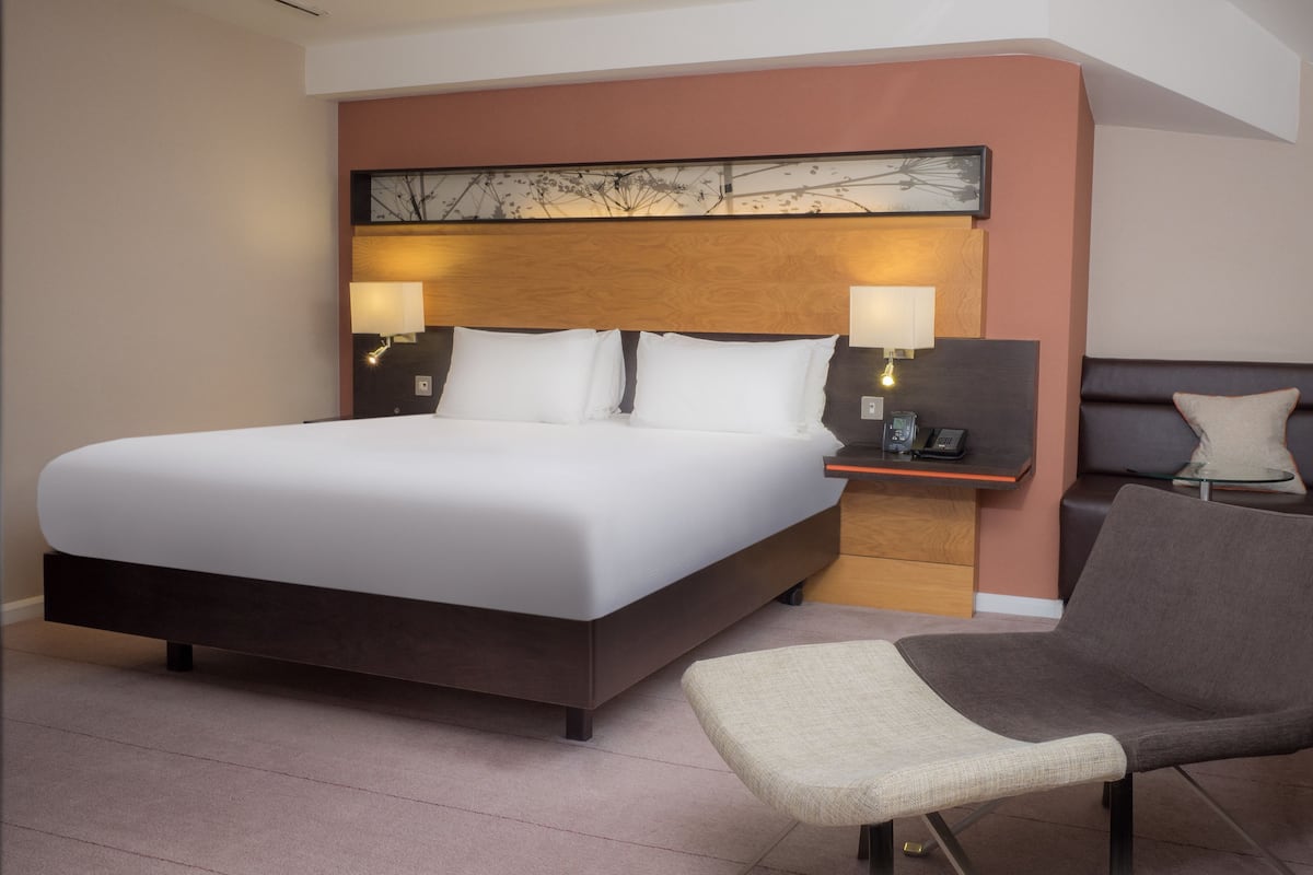 Zimmersafe, Schreibtisch, laptopgeeigneter Arbeitsplatz