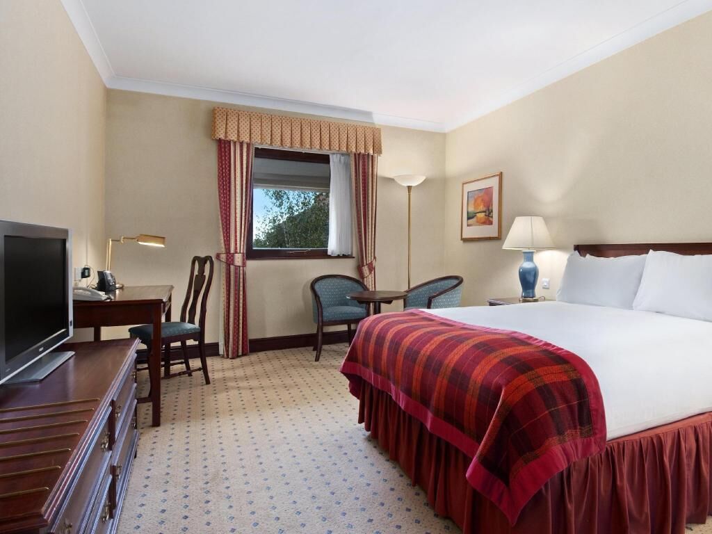 Zimmersafe, Schreibtisch, laptopgeeigneter Arbeitsplatz