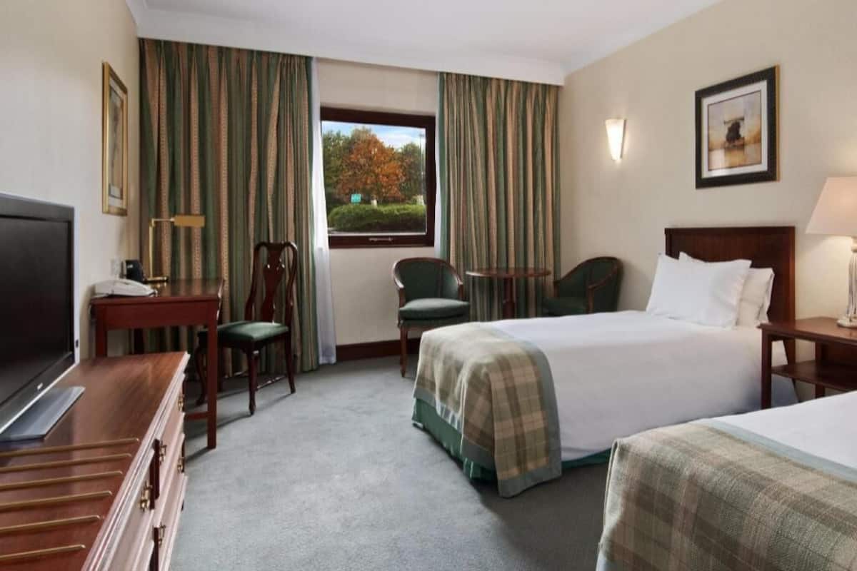 Tallelokero huoneessa, työpöytä