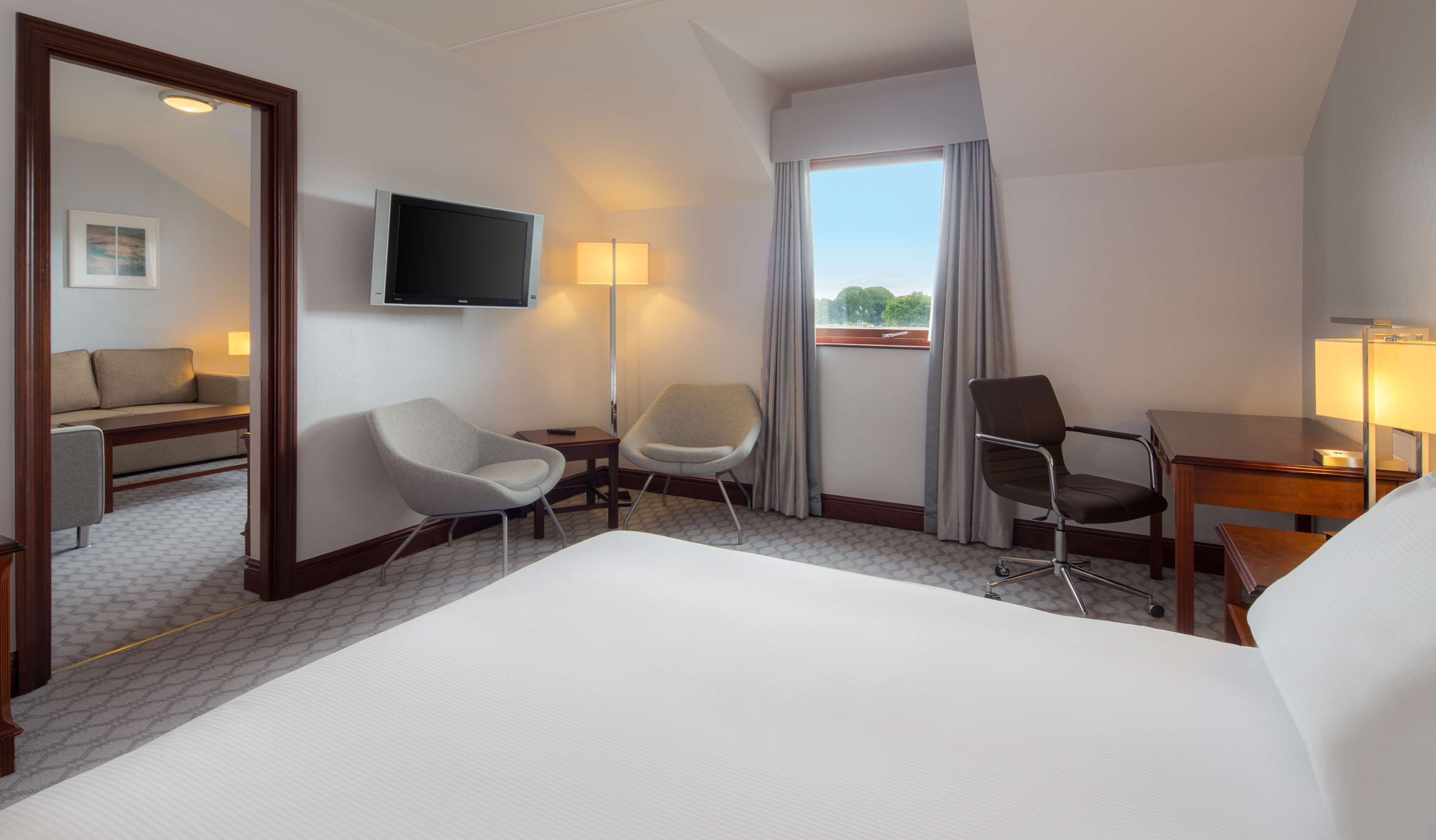 suite | in-room safe, desk, laptop workspace, soundproofing