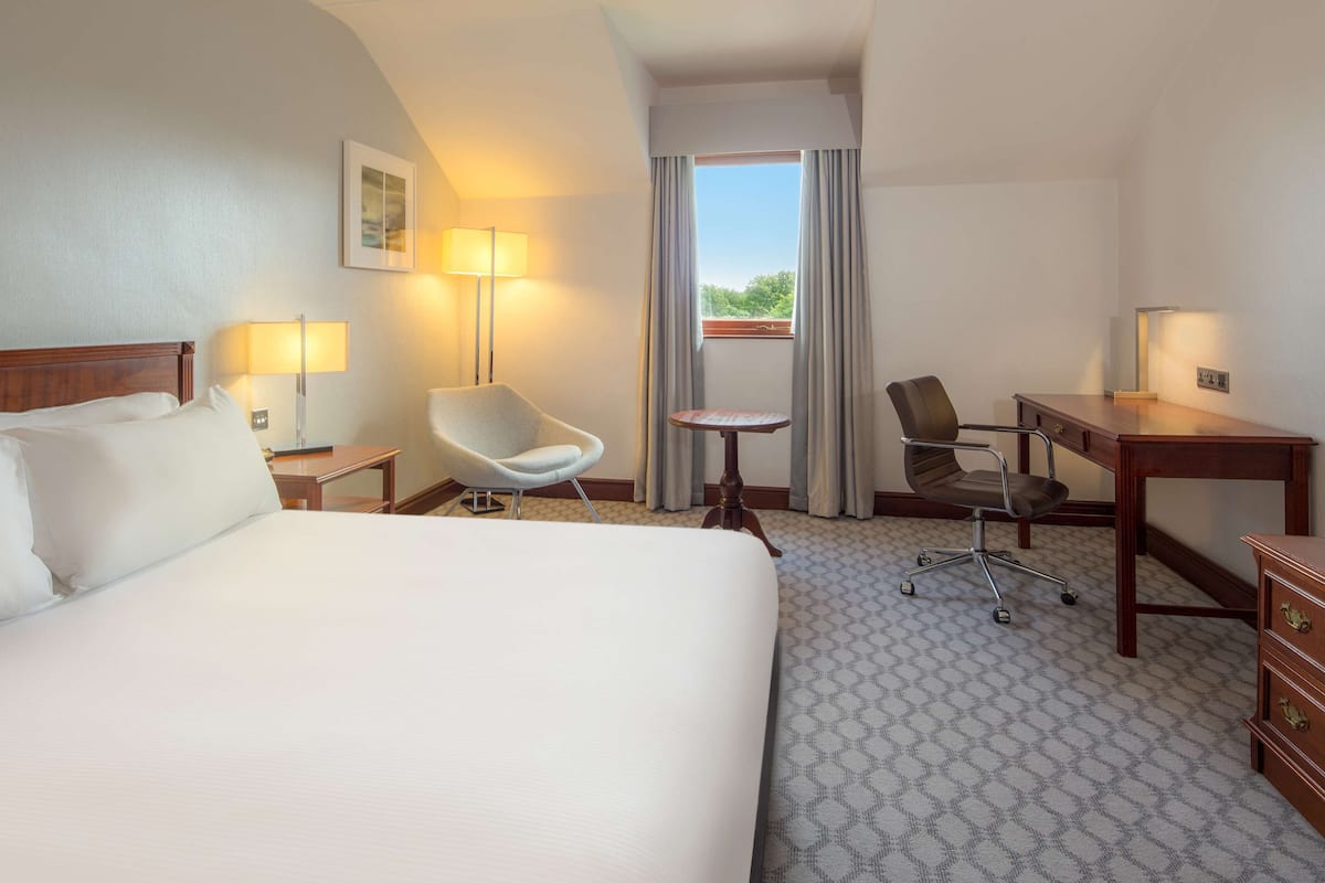 In-room safe, desk, laptop workspace, soundproofing