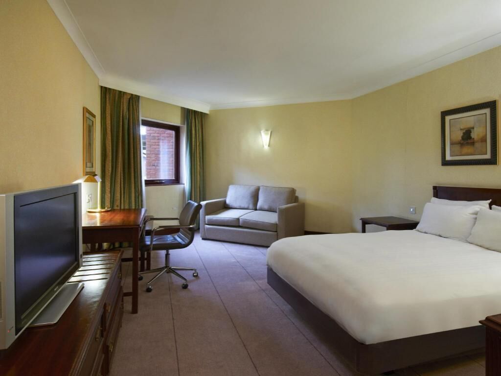 Zimmersafe, Schreibtisch, laptopgeeigneter Arbeitsplatz