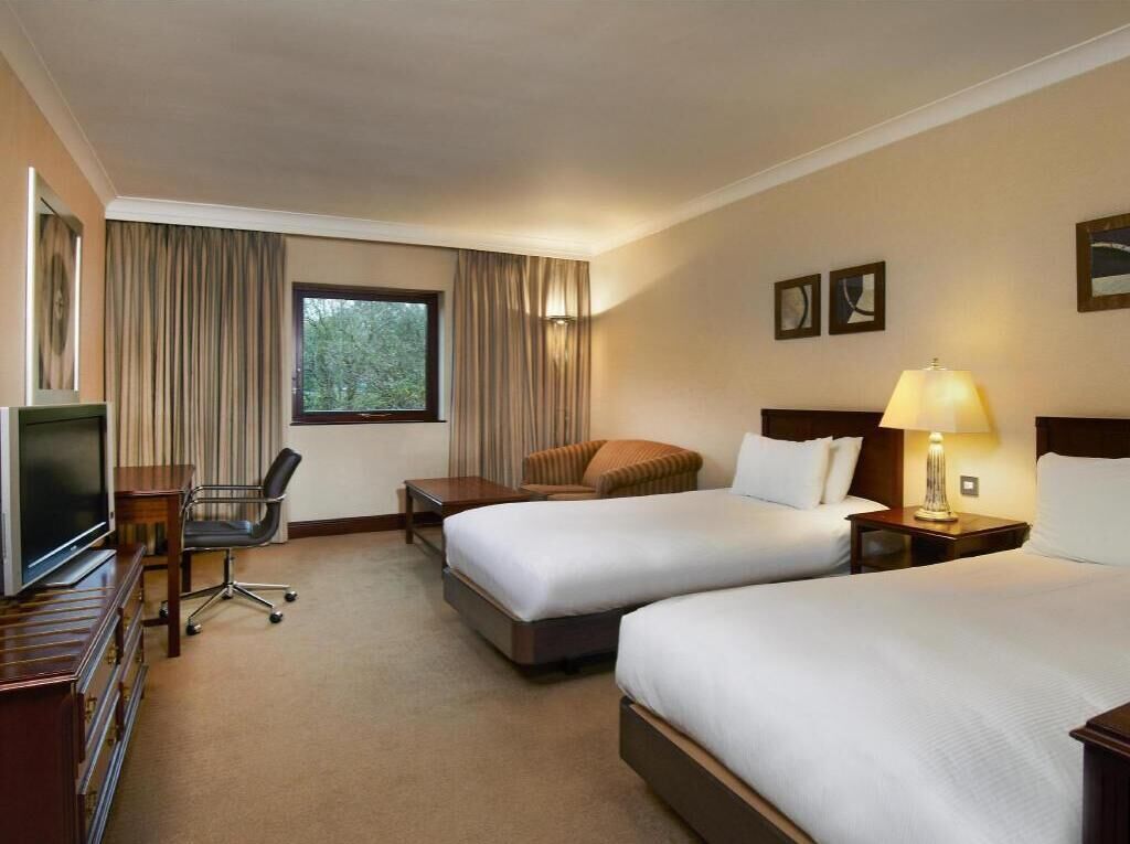 Zimmersafe, Schreibtisch, laptopgeeigneter Arbeitsplatz