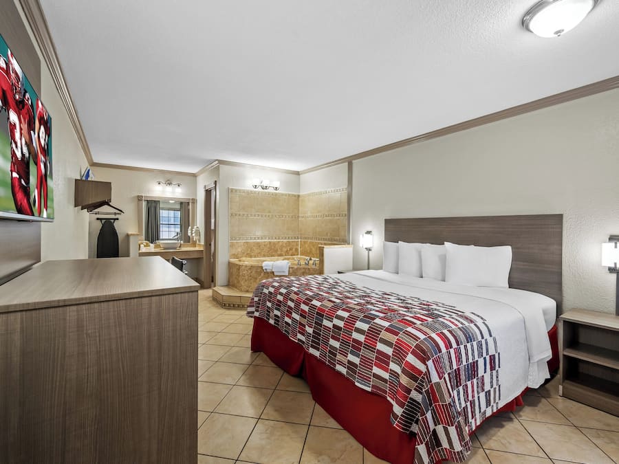 Deluxe Room, 1 King Bed, Non Smoking, Jetted Tub | Desk, laptop workspace, iron/ironing board, free cots/infant beds