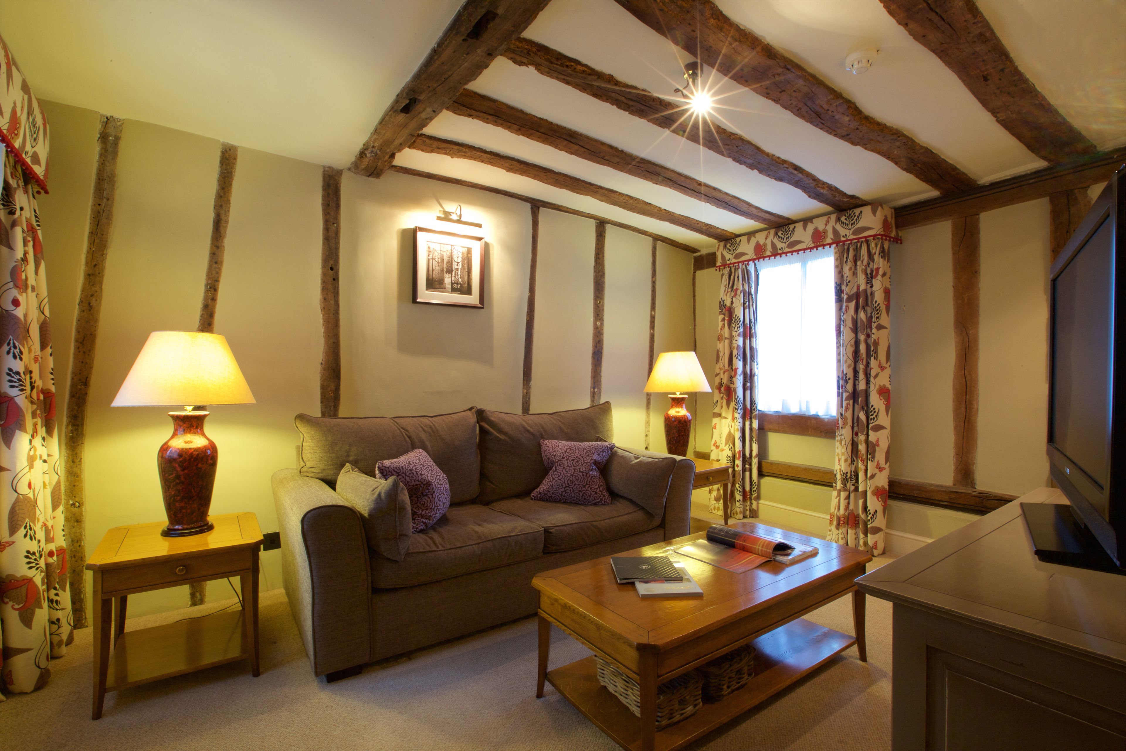 grand double room | 1 bedroom, in-room safe, individually furnished, desk