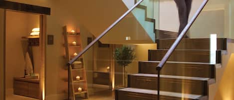 Couples treatment rooms, body treatments, aromatherapy