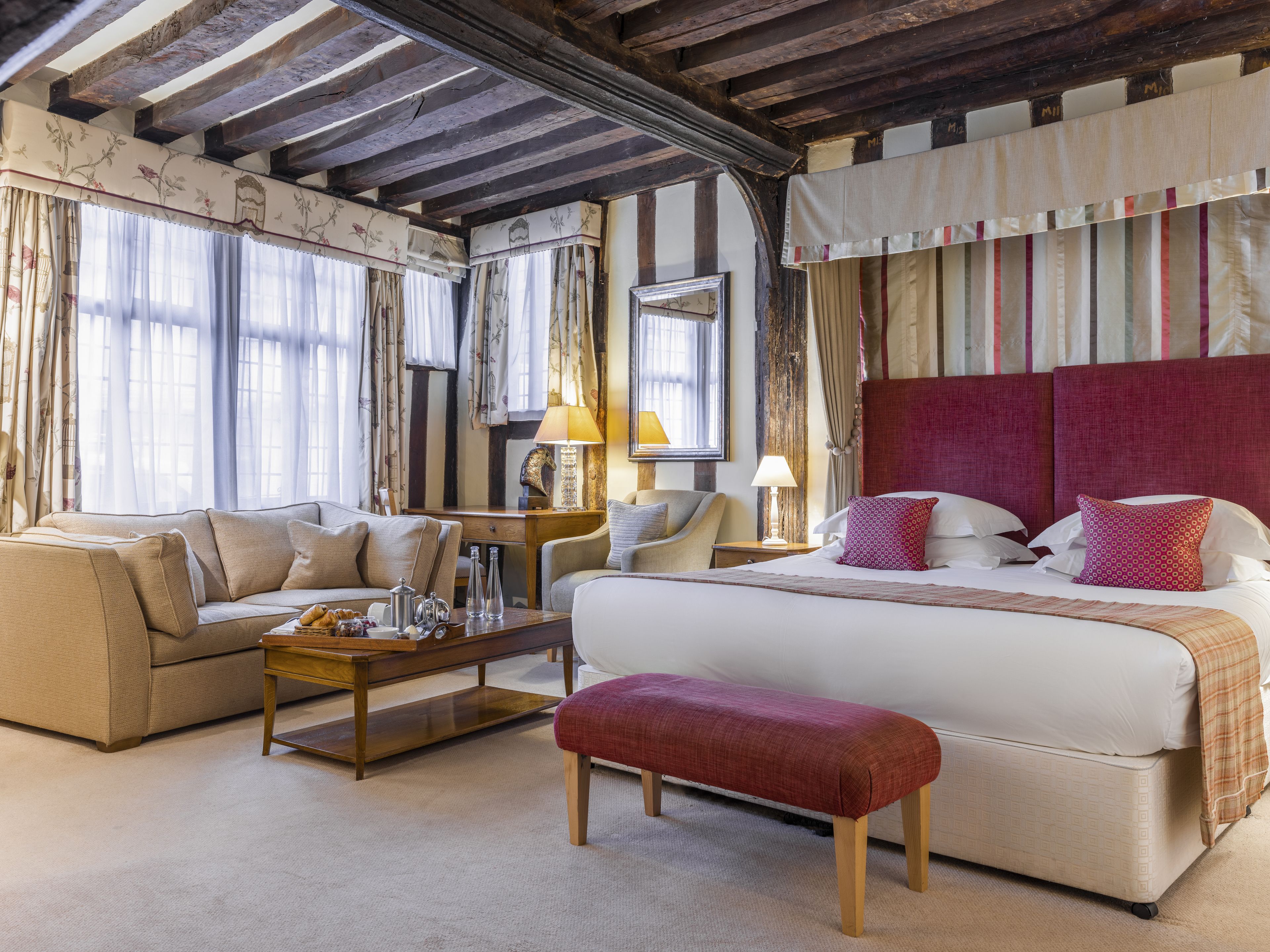 grand double room | 1 bedroom, in-room safe, individually furnished, desk