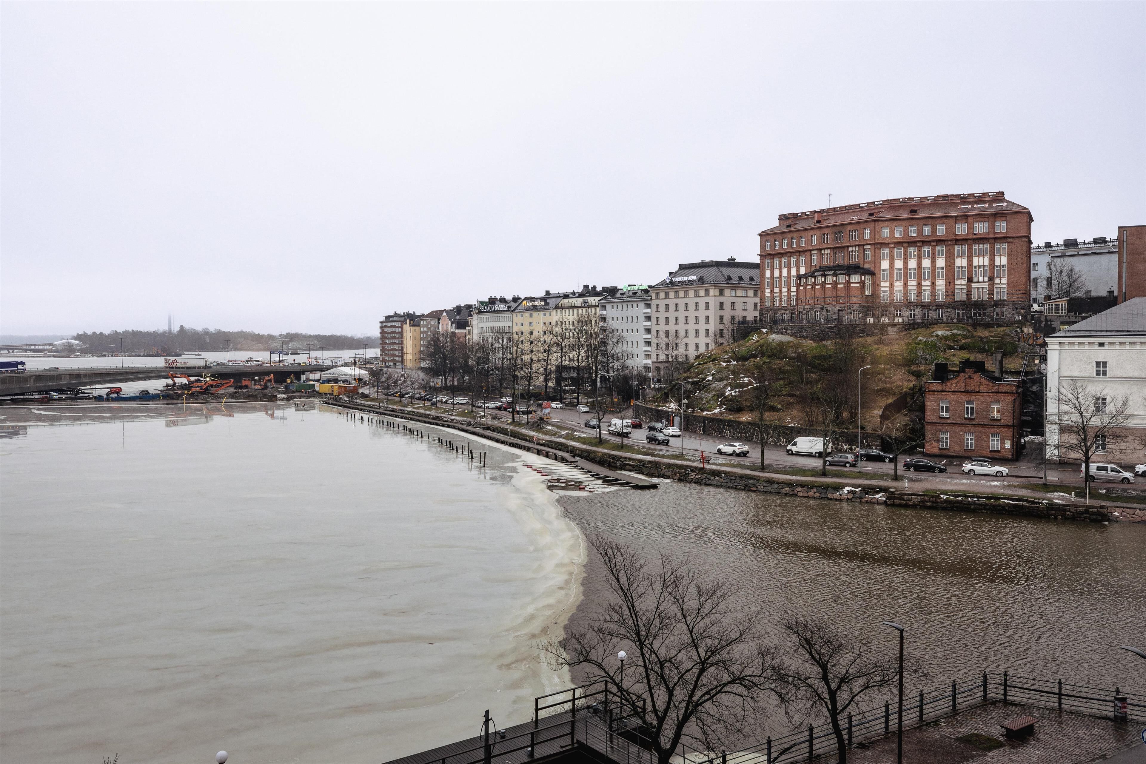 premium bedding, down duvets, minibar, in-room safe