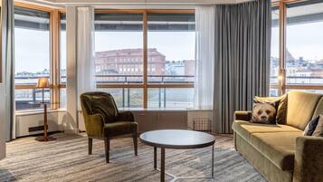 Presidential Suite | Living area | 42-inch TV with satellite channels, heated floors