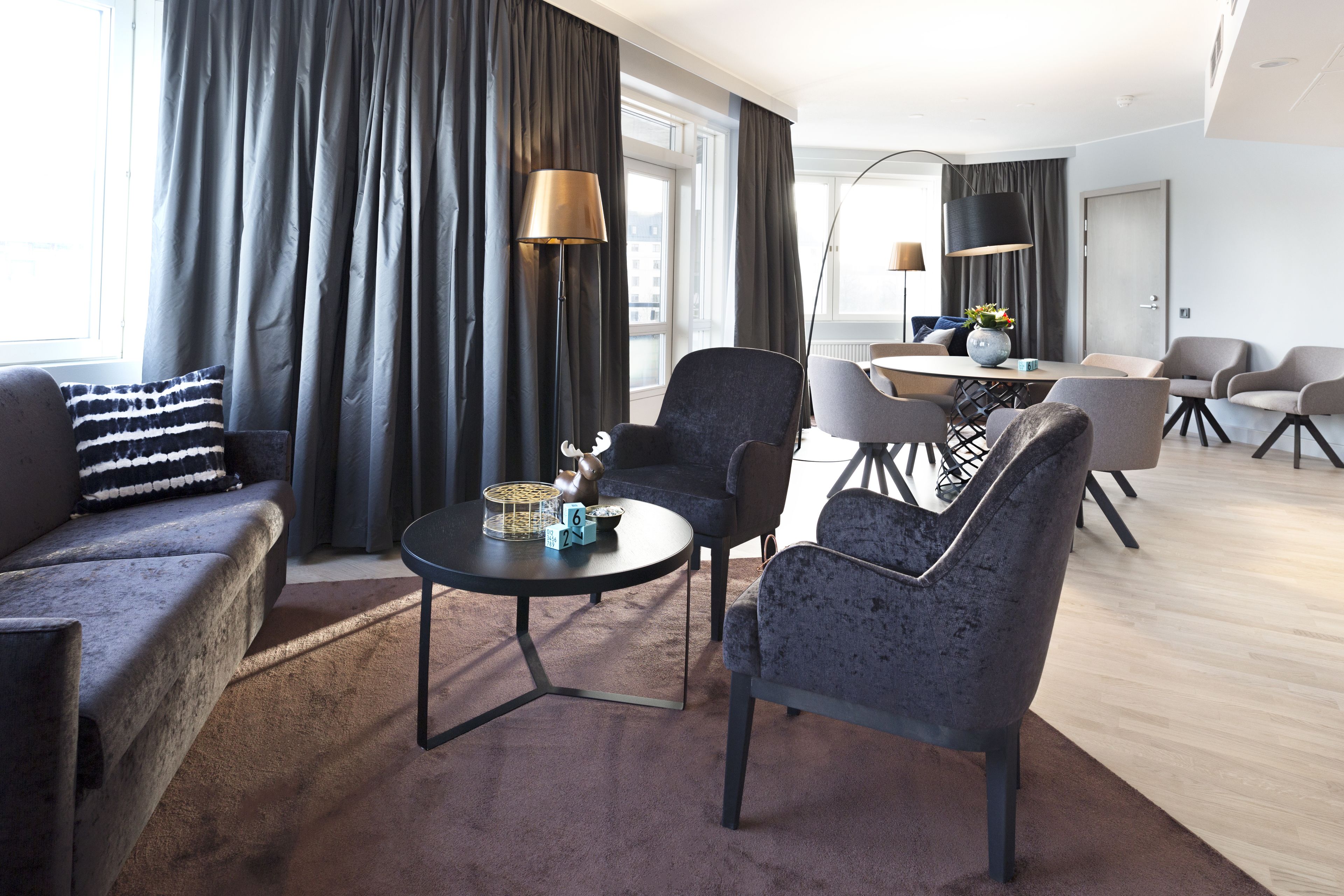 Suite, 1 cama King size, vista al mar | Ropa de cama de alta calidad, edredón y minibar 