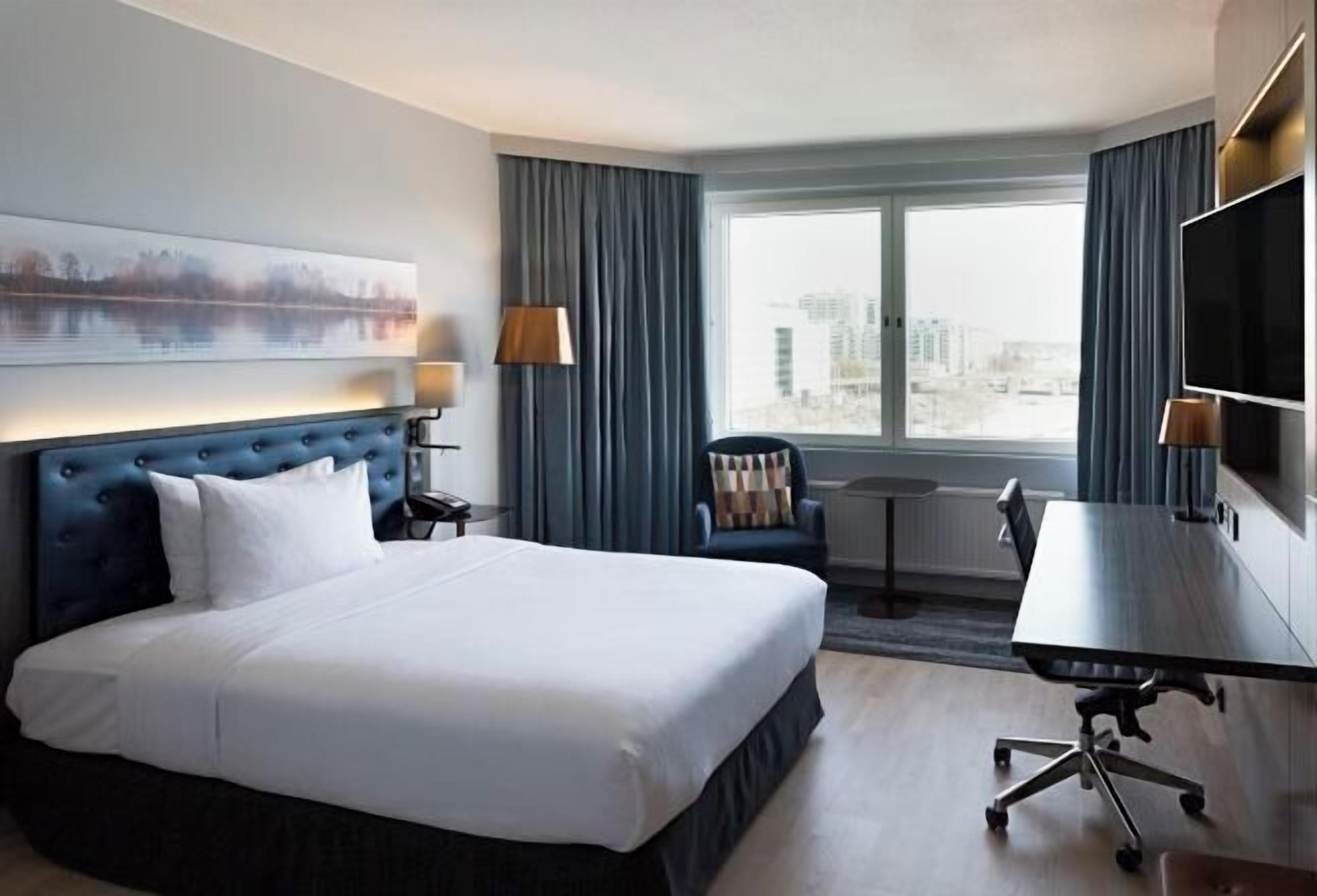 Premium bedding, down comforters, minibar, in-room safe