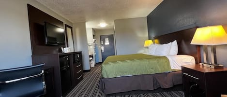 Standaard eenpersoonskamer | Luxe beddengoed, geluiddichte muren, een strijkplank/strijkijzer