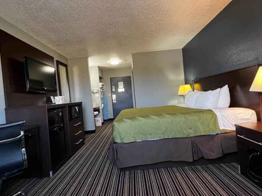 Standard Single Room | Premium bedding, soundproofing, iron/ironing board