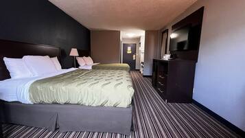 Standard Double Room | Peralatan tempat tidur premium, kalis bunyi, seterika/papan seterika