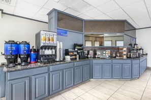 Free daily full breakfast  - Best Western Central Inn (Savannah)