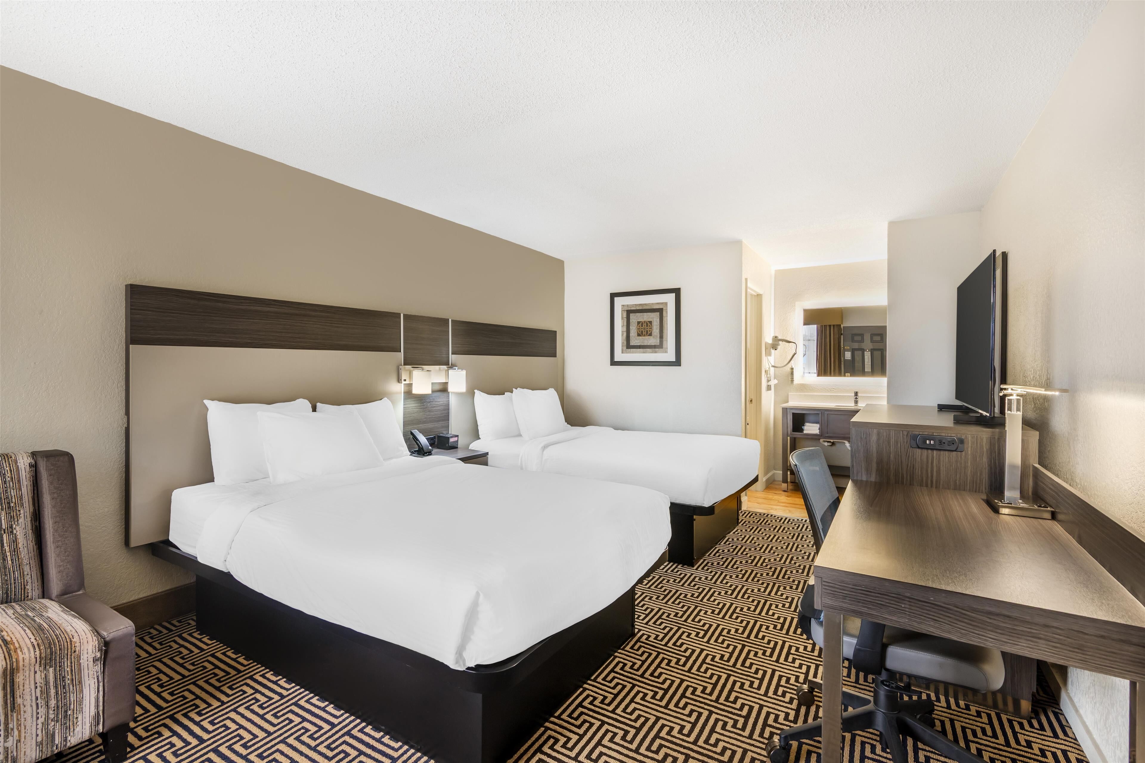 standard room, 2 double beds, non smoking | premium bedding, pillow-top beds, desk, laptop workspace