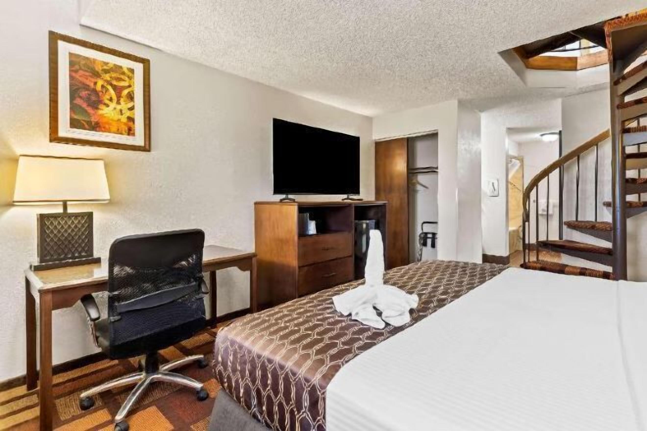 Individually decorated, individually furnished, desk, laptop workspace