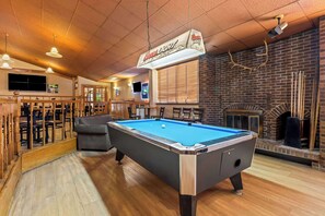 Petit déjeuner, déjeuner et dîner servis sur place