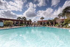 2 piscinas al aire libre, sombrillas, tumbonas