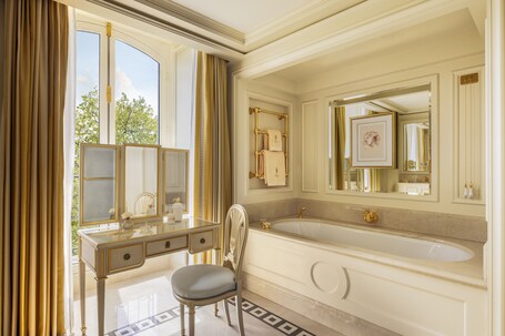 Ritz Paris - Image 6