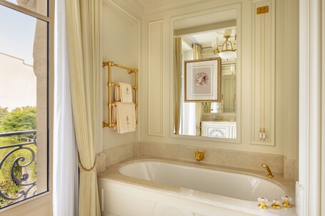 Ritz Paris - Image 36