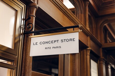 Ritz Paris - Image 19